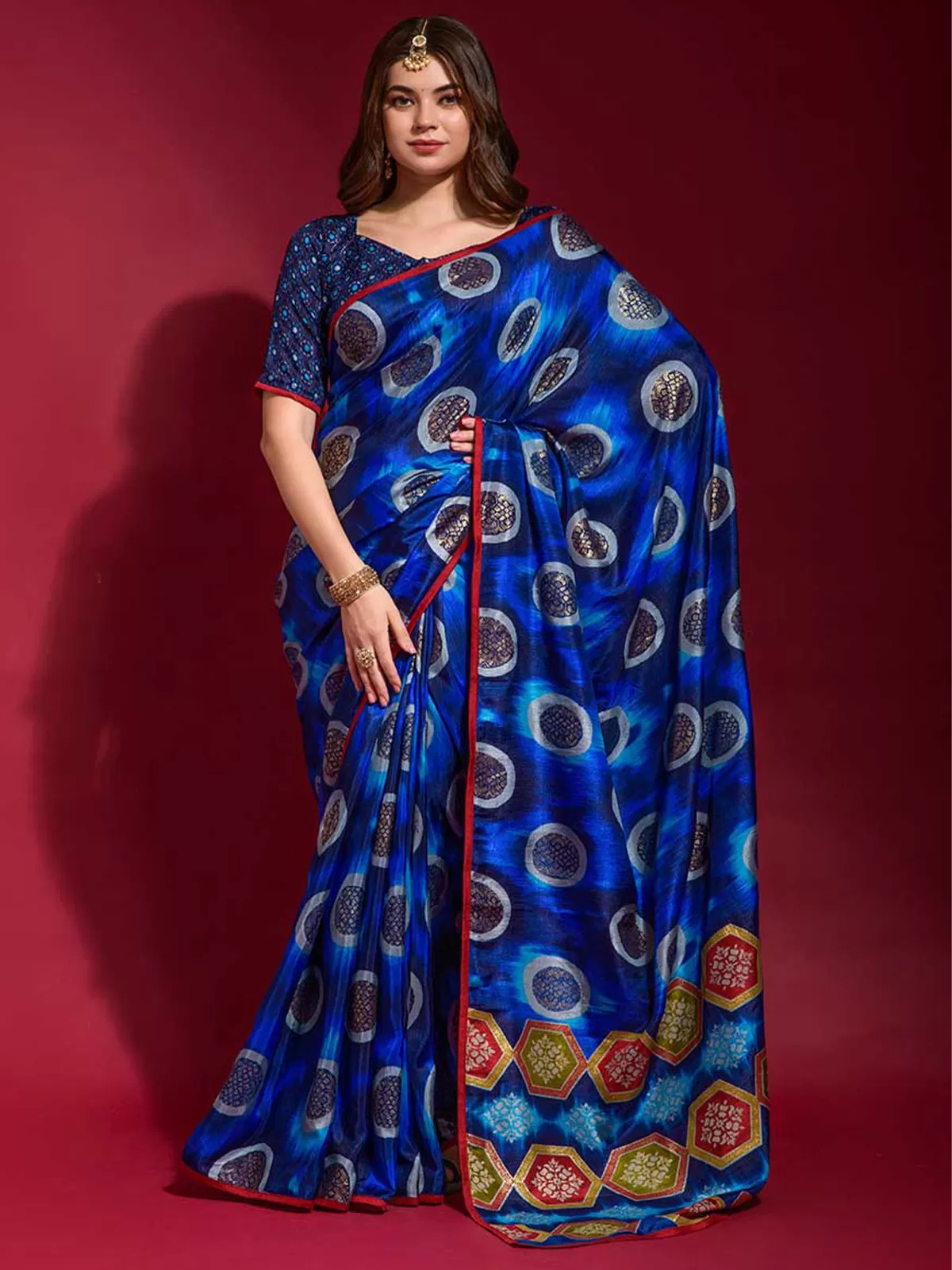 Odette Women Blue Silk Blend Saree With Blouse Piece