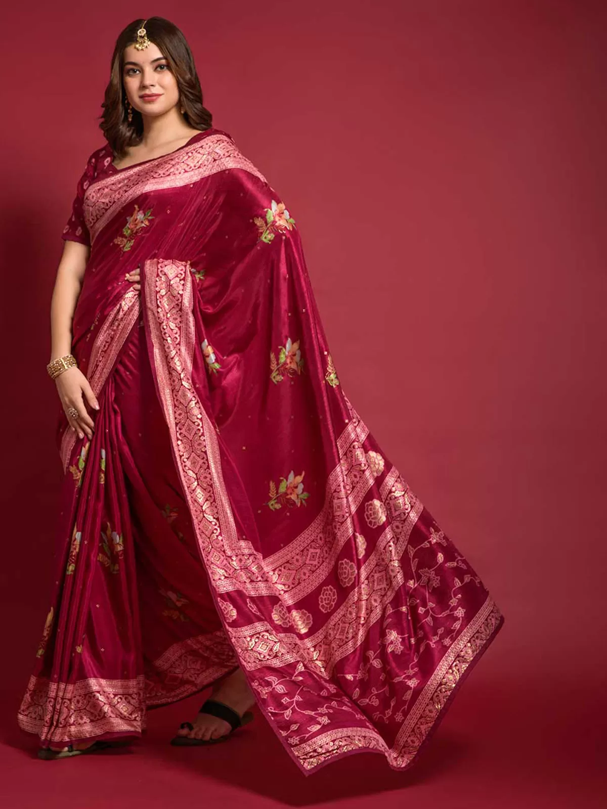 Odette Women Pink Silk Blend Saree With Blouse Piece