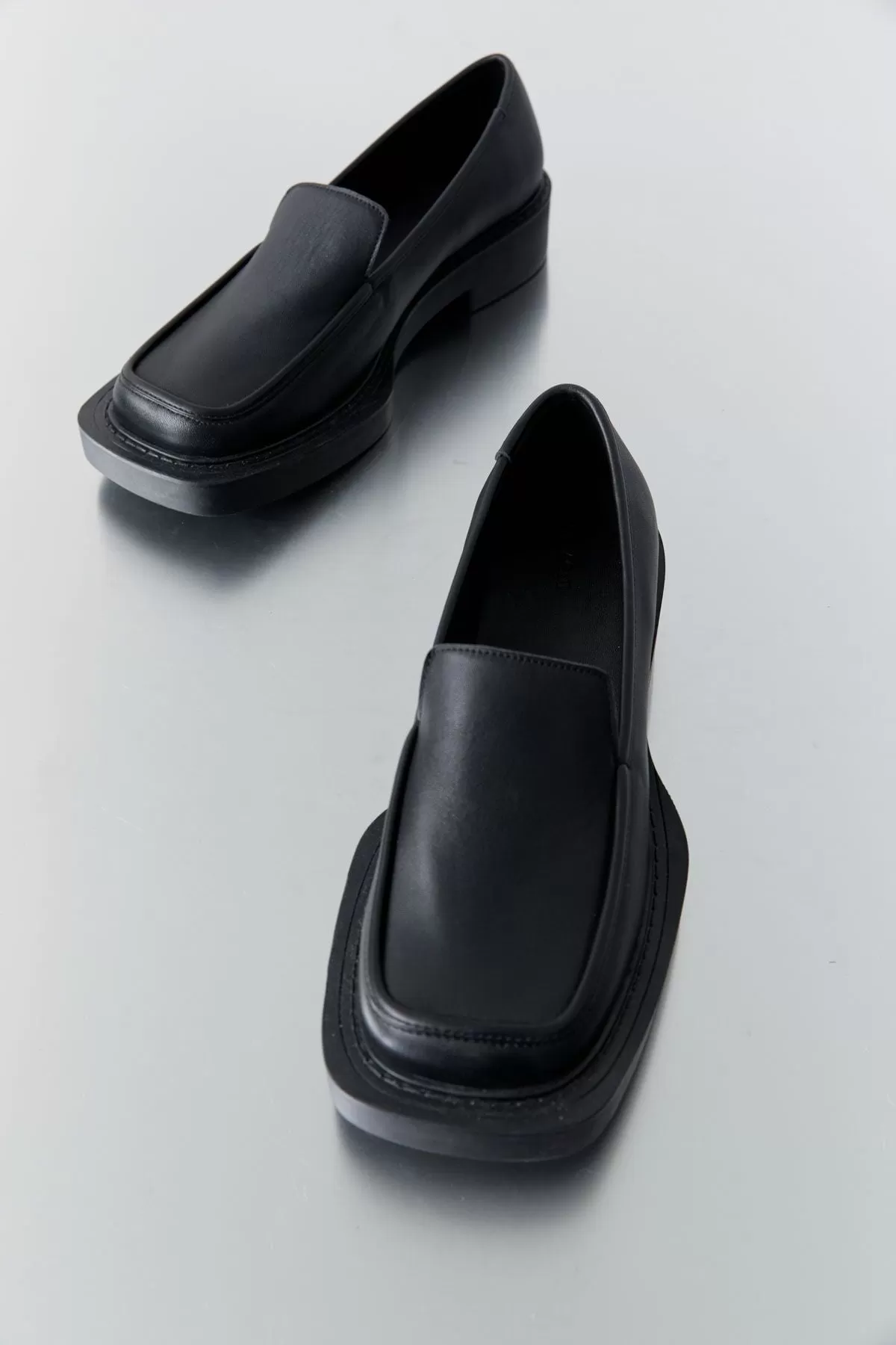 SQUARE LOAFER-BLACK