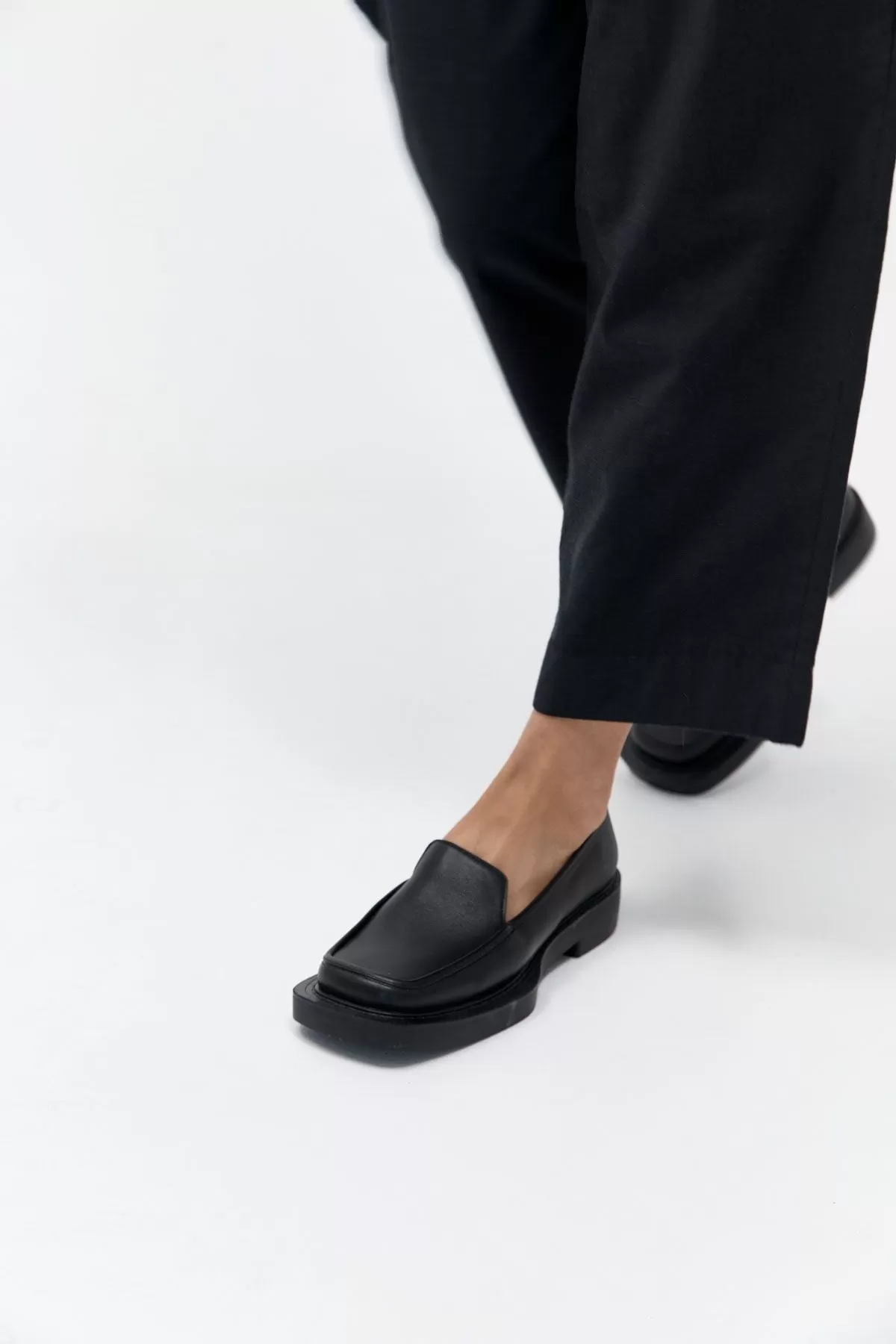 SQUARE LOAFER-BLACK