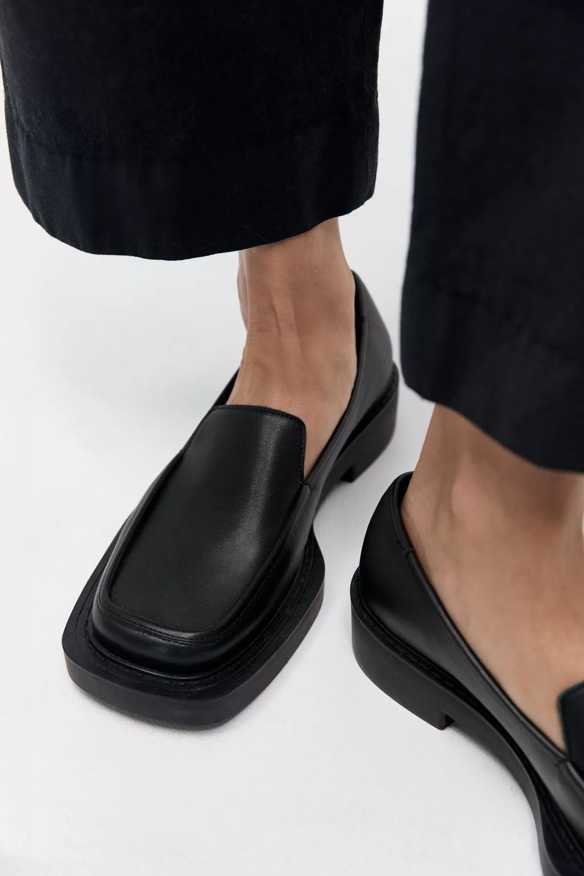 SQUARE LOAFER-BLACK