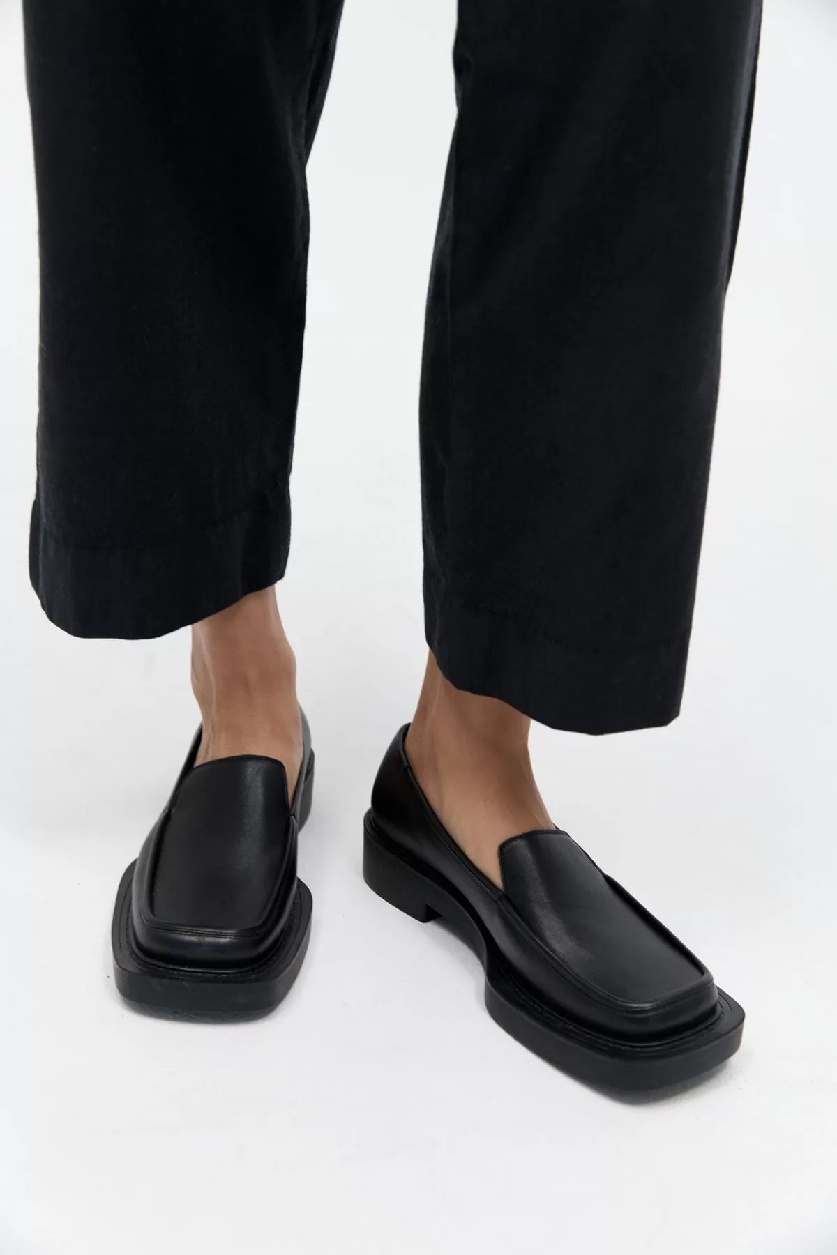 SQUARE LOAFER-BLACK